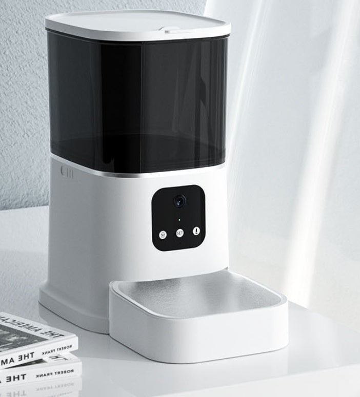 SmartFeed Pro™ 1080P HD camera with night vision for 24/7 pet monitoring